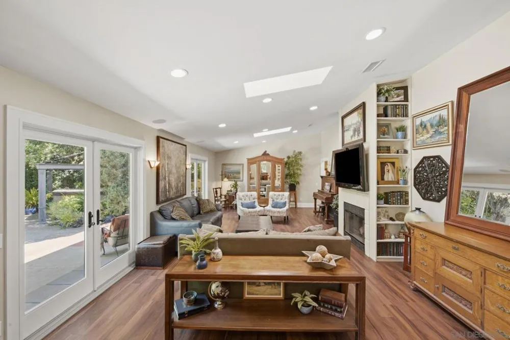 13327 Calle Colina Poway, CA 92064