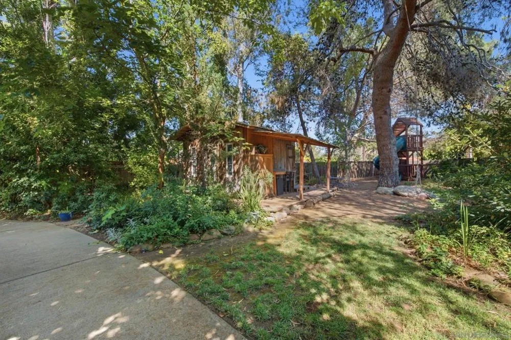 13327 Calle Colina Poway, CA 92064