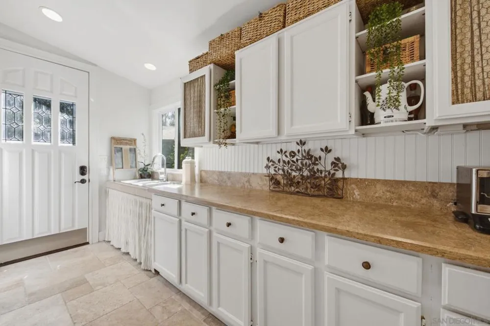 13327 Calle Colina Poway, CA 92064