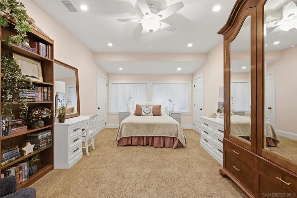 13327 Calle Colina Poway, CA 92064