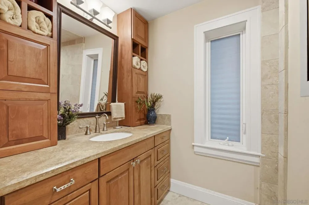 13327 Calle Colina Poway, CA 92064