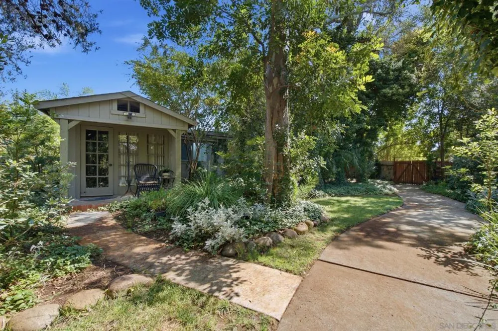 13327 Calle Colina Poway, CA 92064