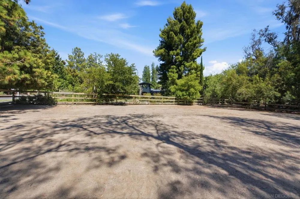 13327 Calle Colina Poway, CA 92064