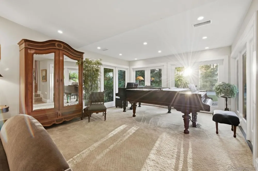 13327 Calle Colina Poway, CA 92064