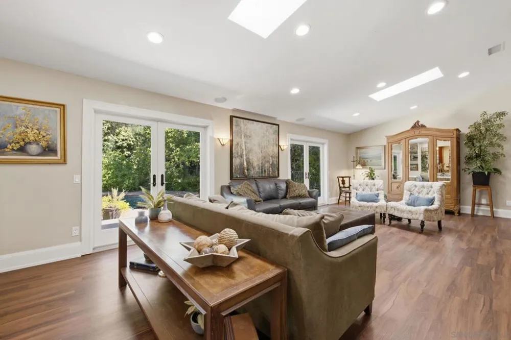 13327 Calle Colina Poway, CA 92064