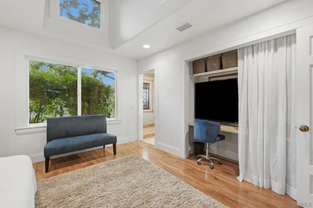 13327 Calle Colina Poway, CA 92064