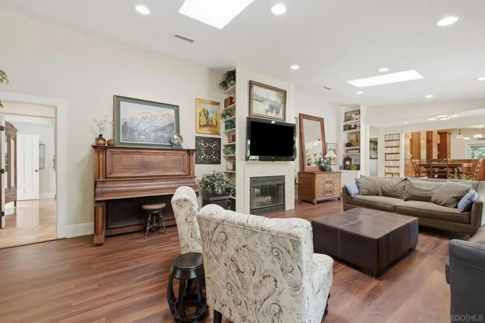 13327 Calle Colina Poway, CA 92064