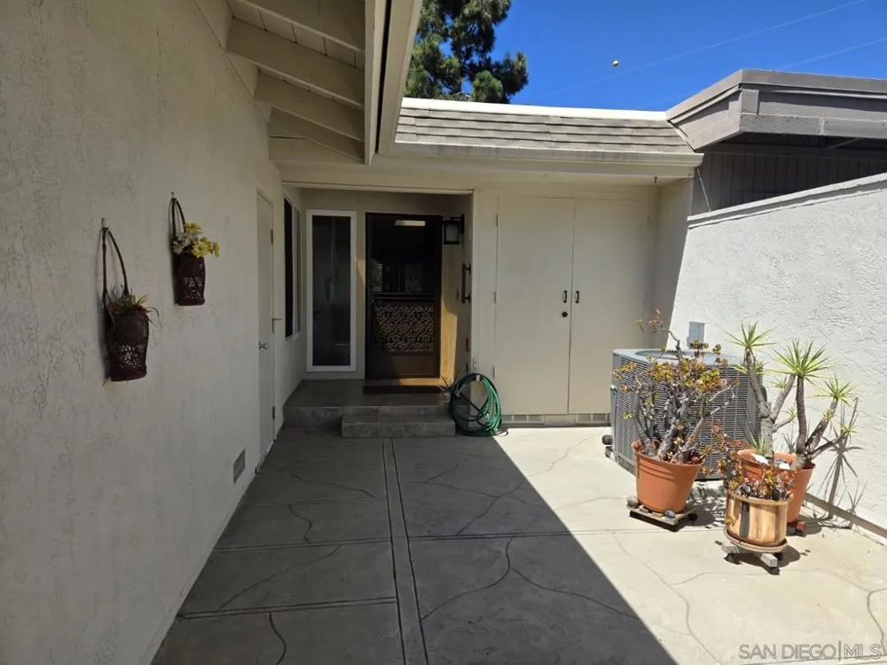 6267 Caminito Juanico San Diego, CA 92111