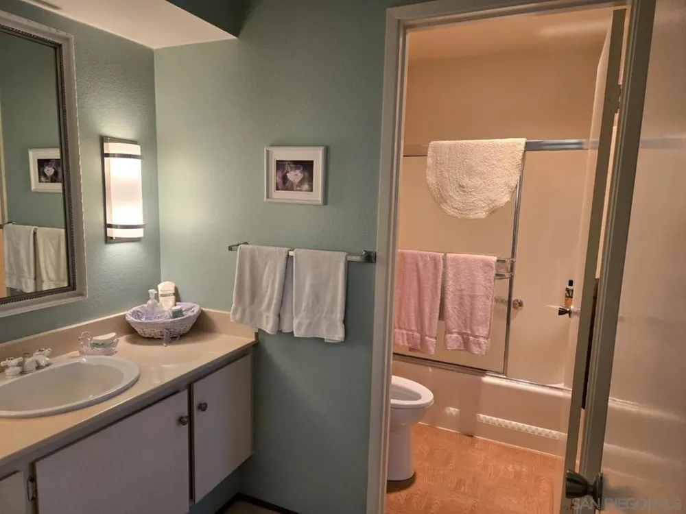 6267 Caminito Juanico San Diego, CA 92111