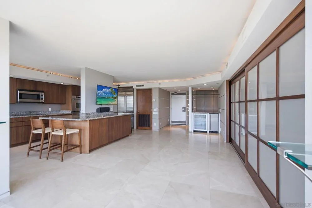 1710 Avenida del Mundo #PH02 Coronado, CA 92118