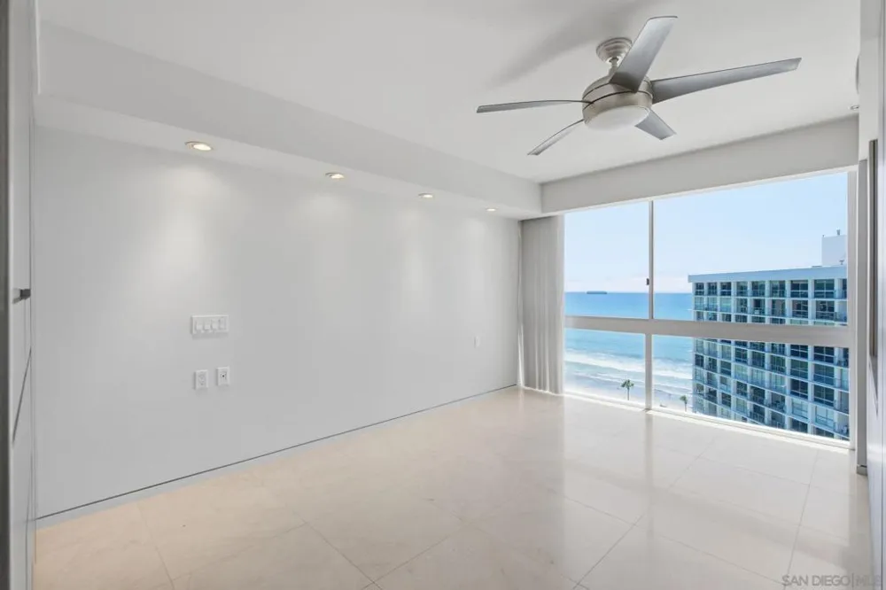 1710 Avenida del Mundo #PH02 Coronado, CA 92118