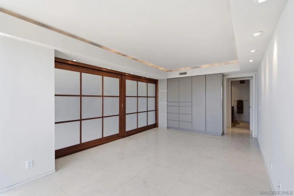 1710 Avenida del Mundo #PH02 Coronado, CA 92118