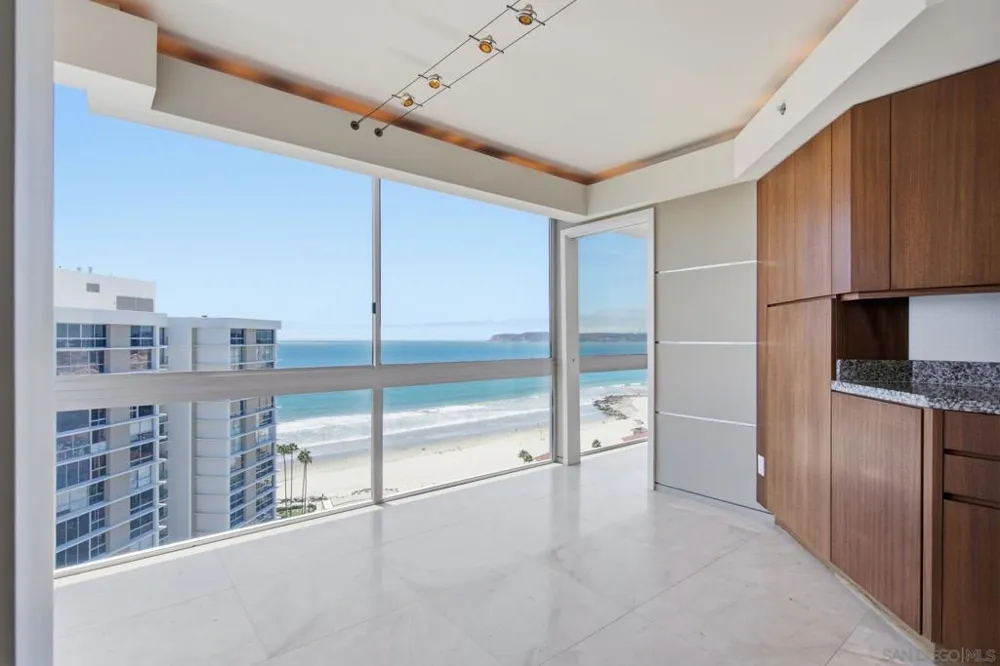 1710 Avenida del Mundo #PH02 Coronado, CA 92118