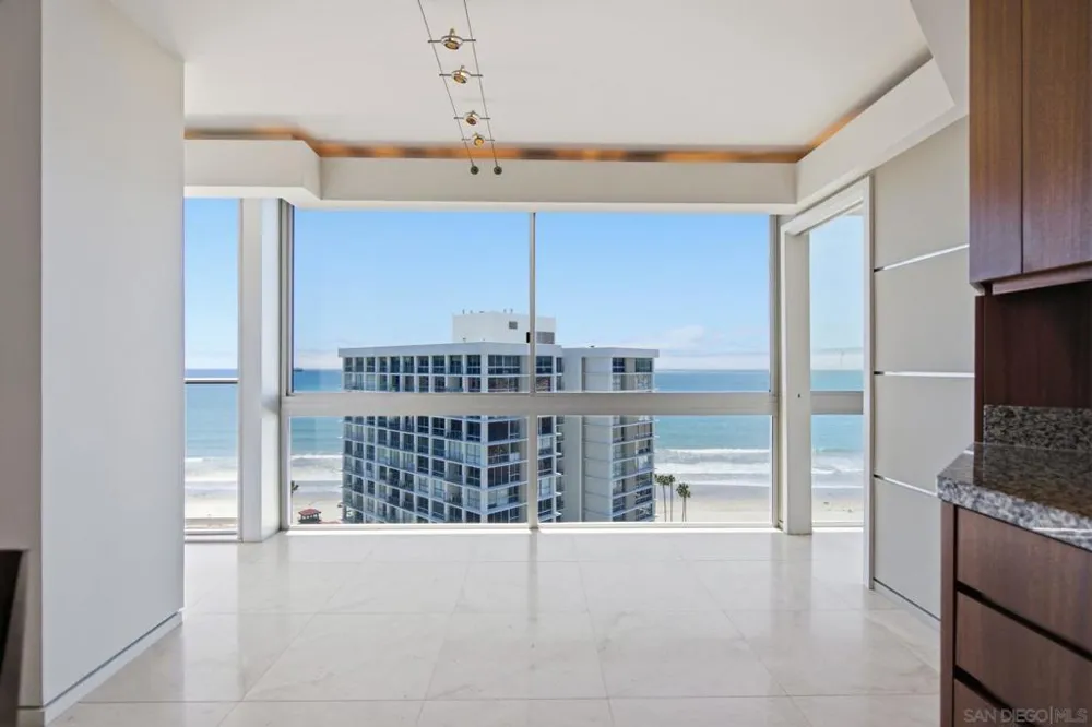 1710 Avenida del Mundo #PH02 Coronado, CA 92118