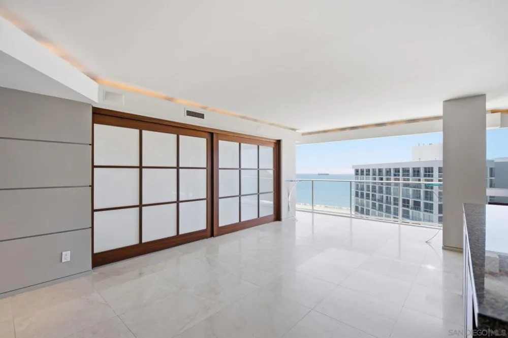 1710 Avenida del Mundo #PH02 Coronado, CA 92118