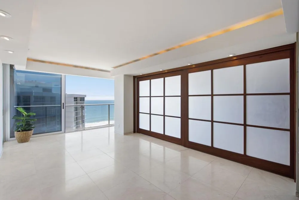 1710 Avenida del Mundo #PH02 Coronado, CA 92118