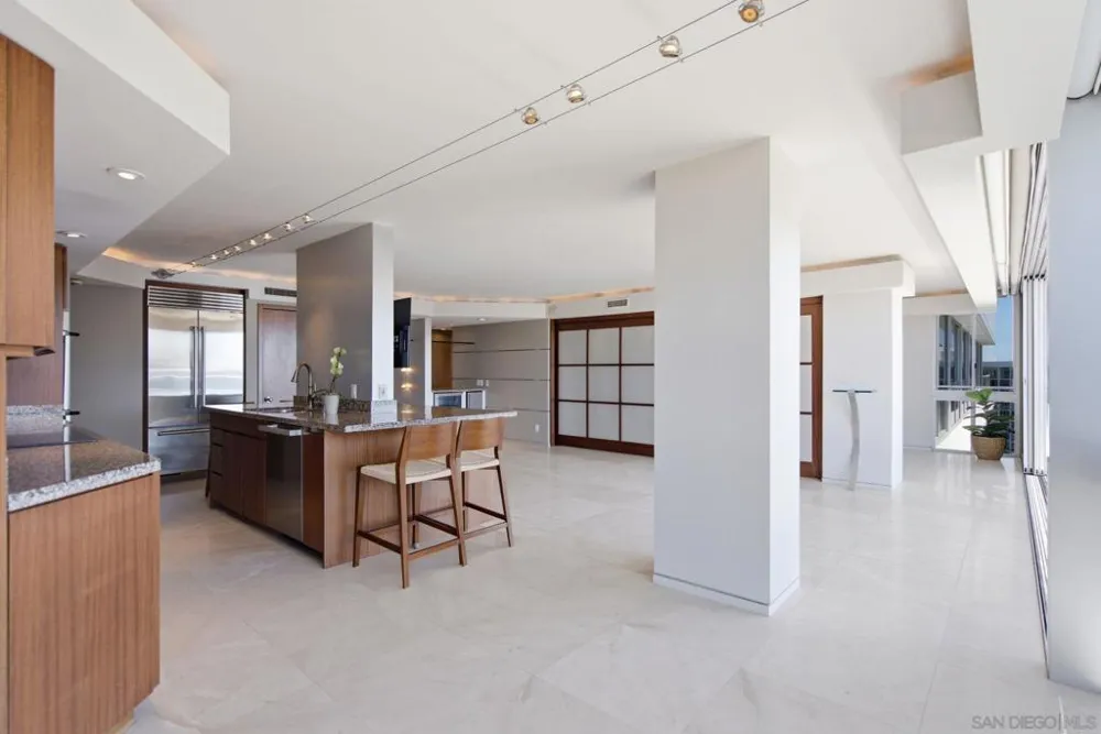 1710 Avenida del Mundo #PH02 Coronado, CA 92118