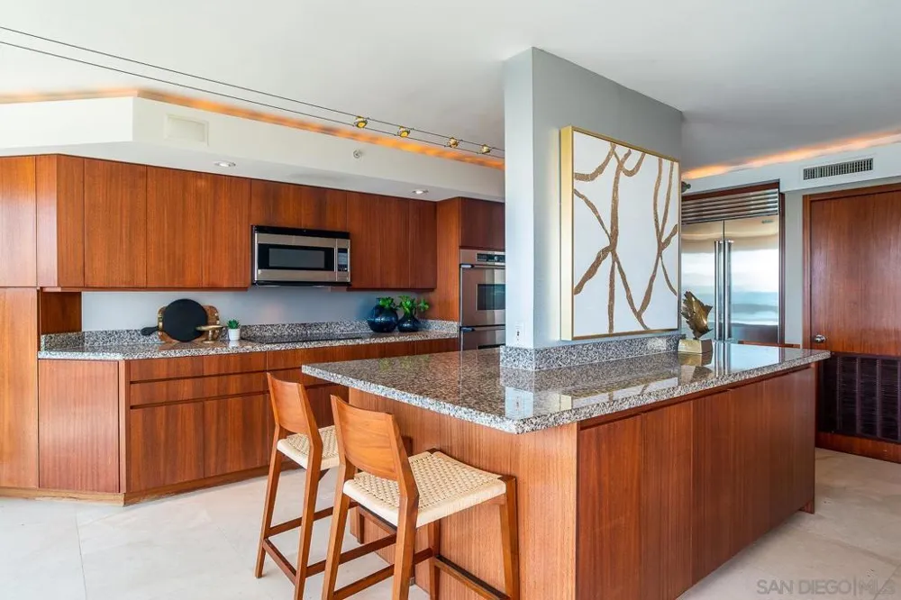 1710 Avenida del Mundo #PH02 Coronado, CA 92118