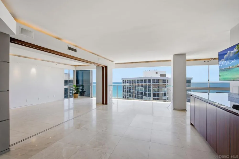 1710 Avenida del Mundo #PH02 Coronado, CA 92118