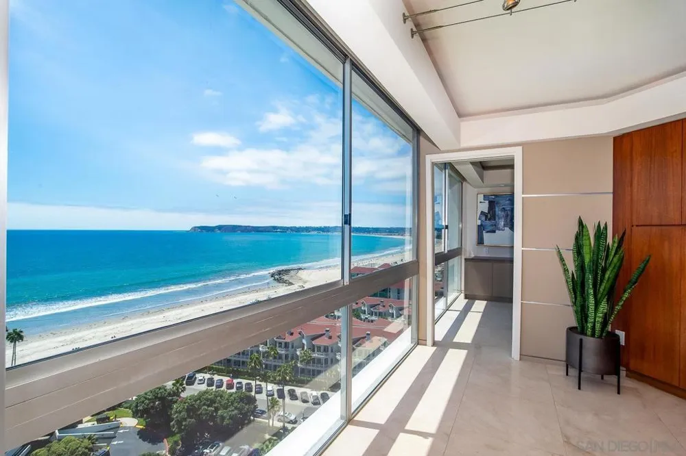 1710 Avenida del Mundo #PH02 Coronado, CA 92118