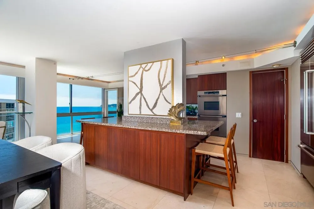 1710 Avenida del Mundo #PH02 Coronado, CA 92118