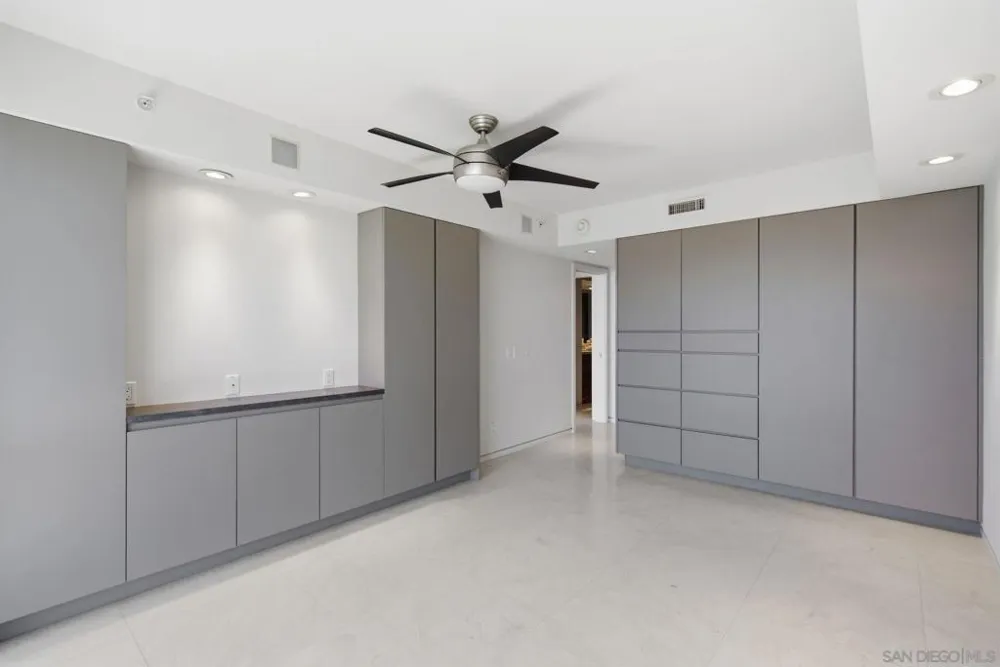 1710 Avenida del Mundo #PH02 Coronado, CA 92118
