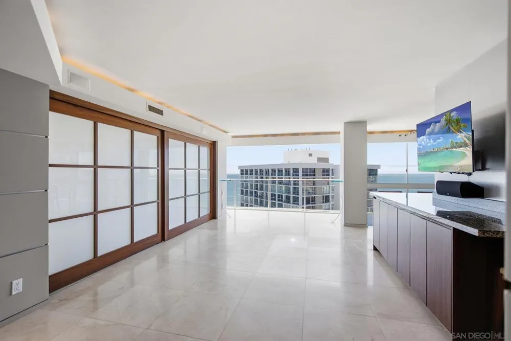 1710 Avenida del Mundo #PH02 Coronado, CA 92118
