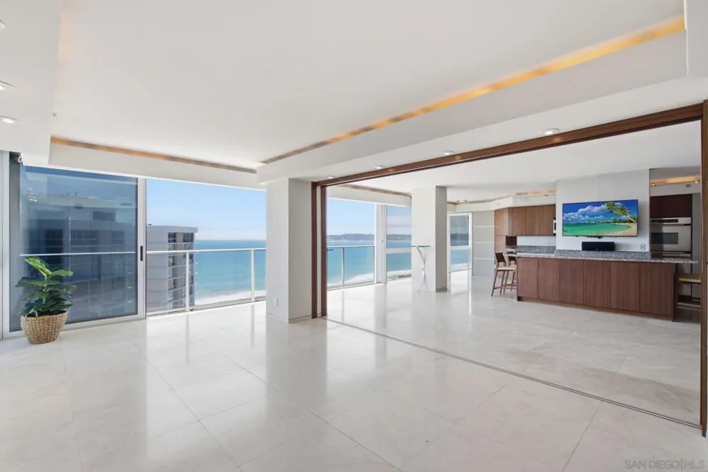 1710 Avenida del Mundo #PH02 Coronado, CA 92118