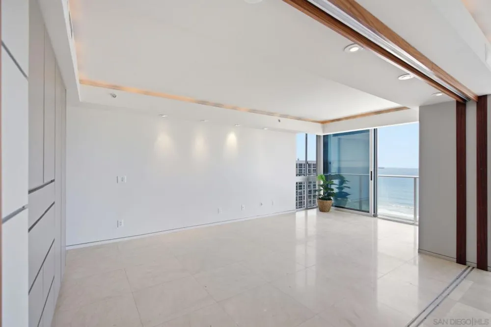 1710 Avenida del Mundo #PH02 Coronado, CA 92118