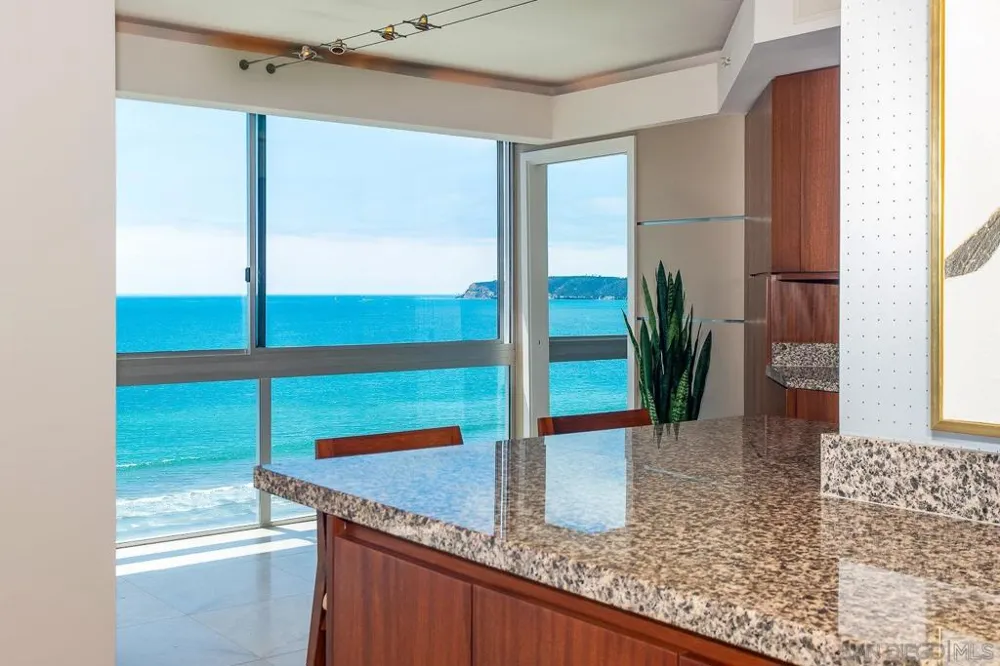 1710 Avenida del Mundo #PH02 Coronado, CA 92118