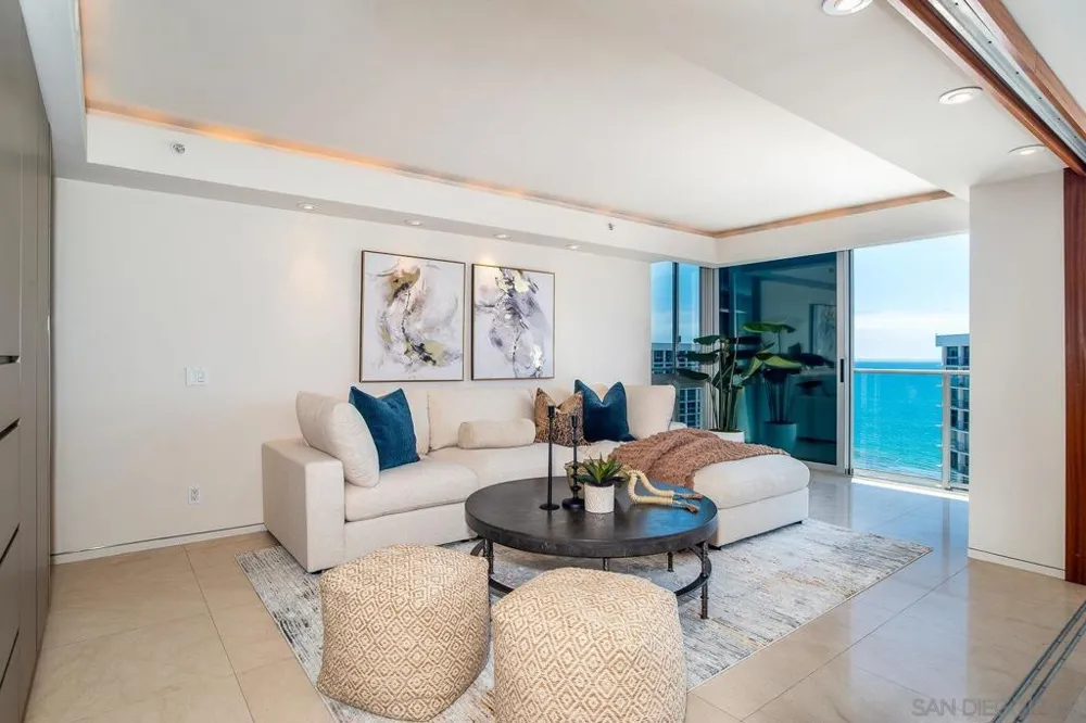 1710 Avenida del Mundo #PH02 Coronado, CA 92118