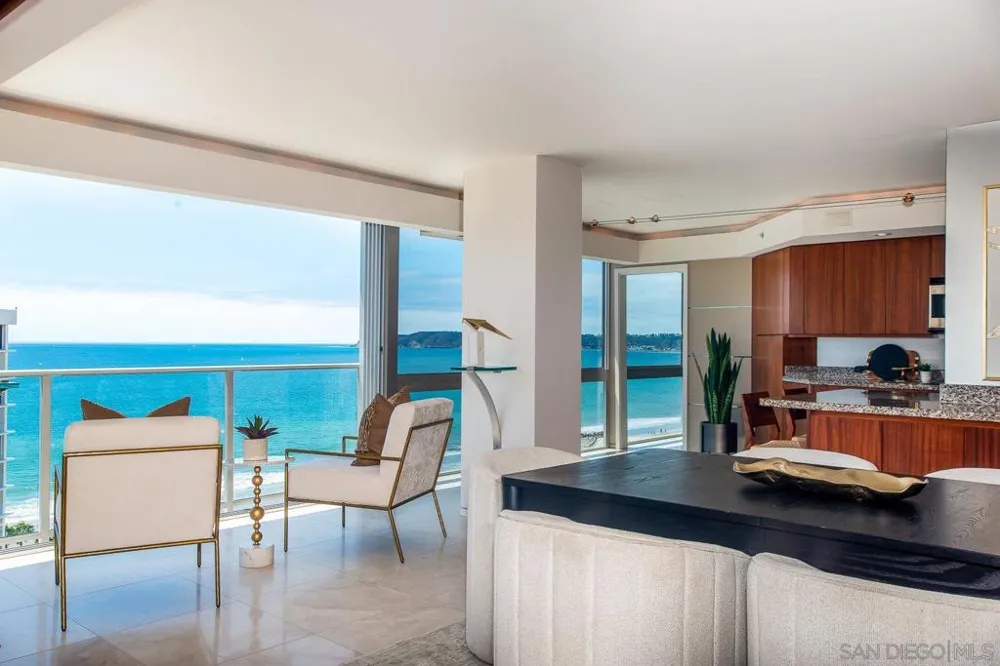 1710 Avenida del Mundo #PH02 Coronado, CA 92118