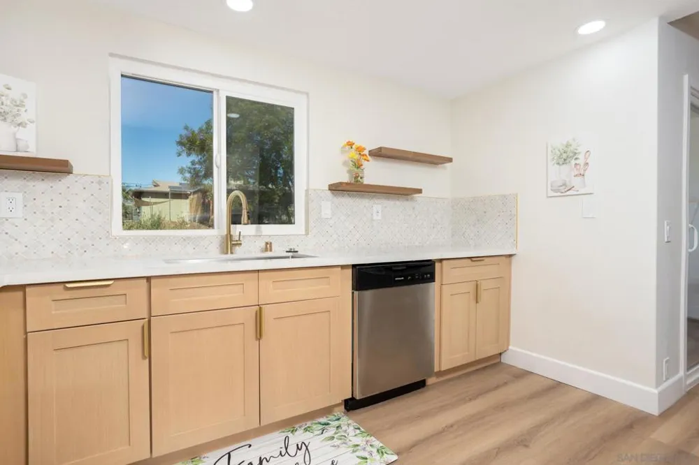 1719 Pepper Dr El Cajon, CA 92021