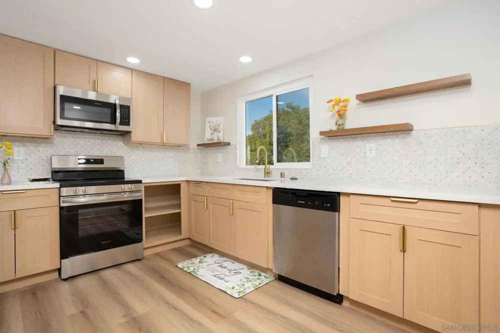1719 Pepper Dr El Cajon, CA 92021