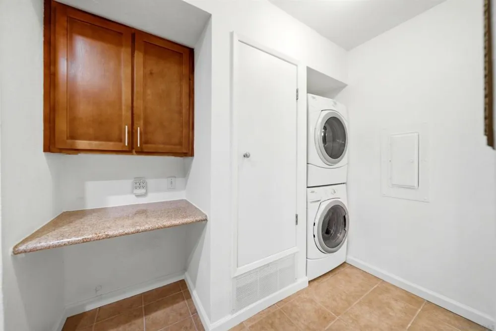 2510 Navarra #505 Carlsbad, CA 92009
