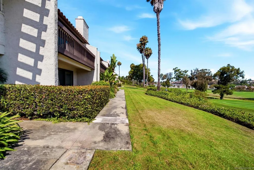 2510 Navarra #505 Carlsbad, CA 92009