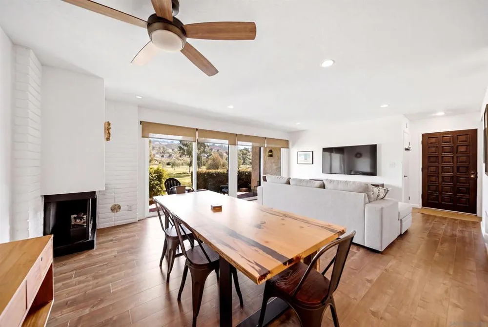 2510 Navarra #505 Carlsbad, CA 92009