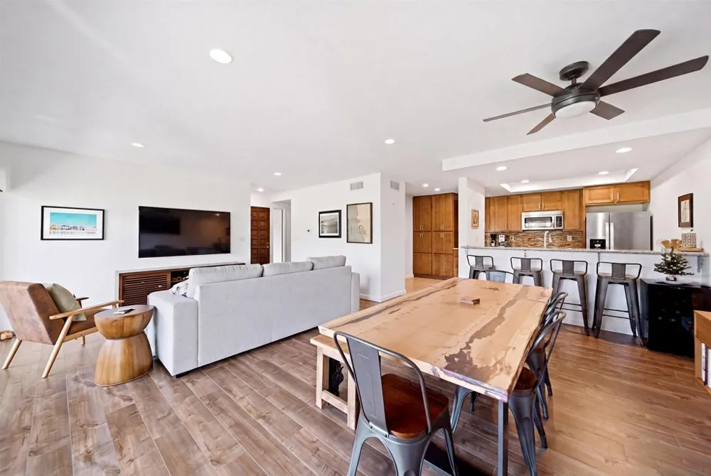 2510 Navarra #505 Carlsbad, CA 92009