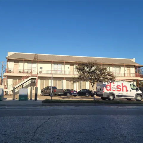 212 W Knox Street #2