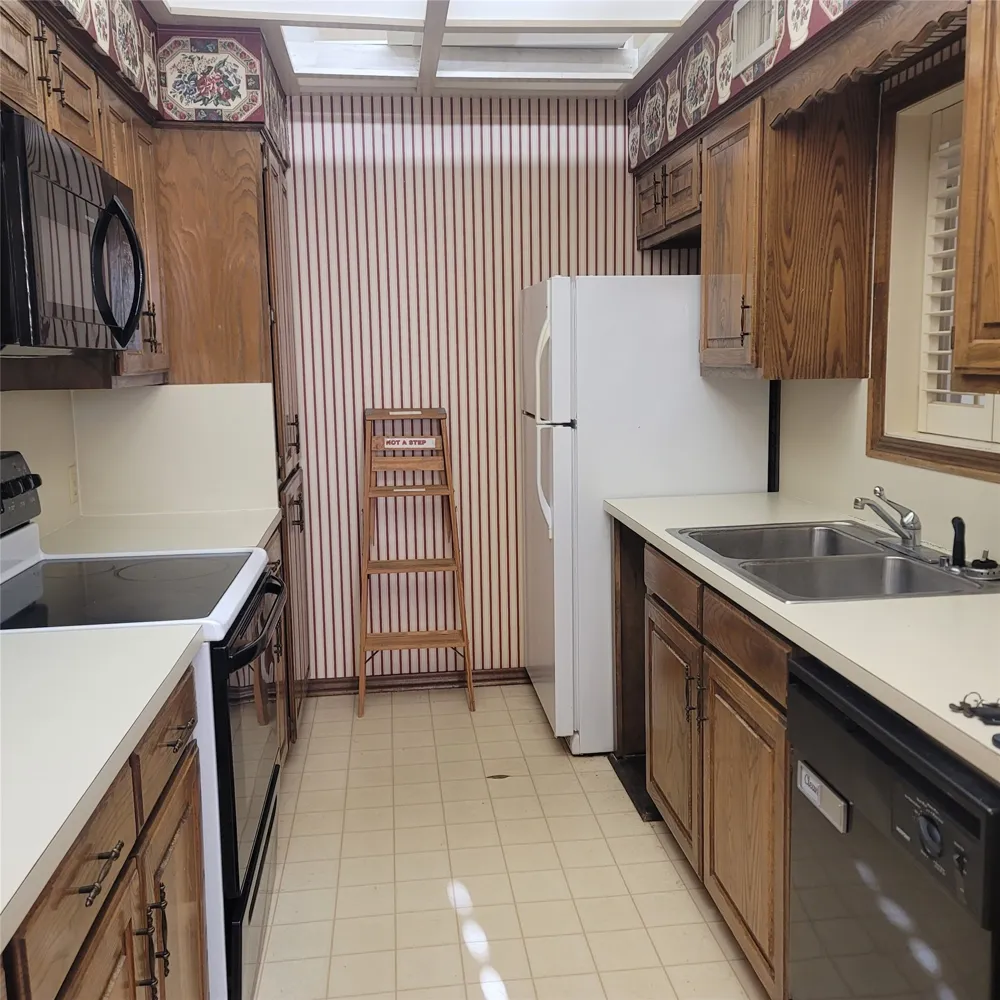 212 W Knox Street #2 Ennis, TX 75119