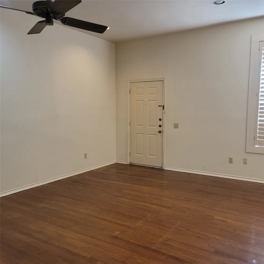 212 W Knox Street #2 Ennis, TX 75119