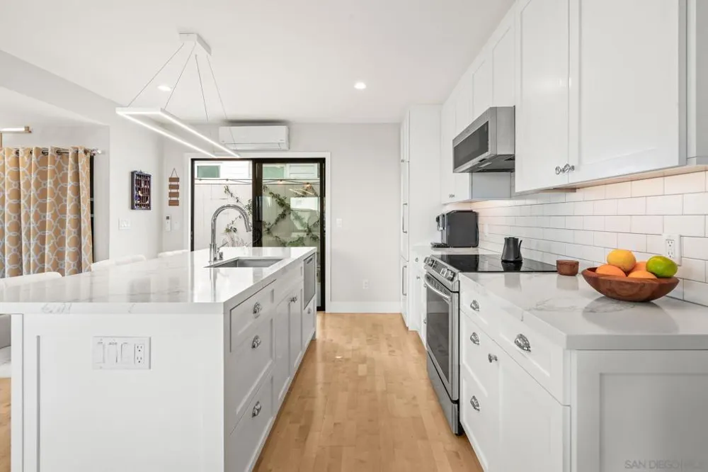909 Olive Ave Coronado, CA 92118