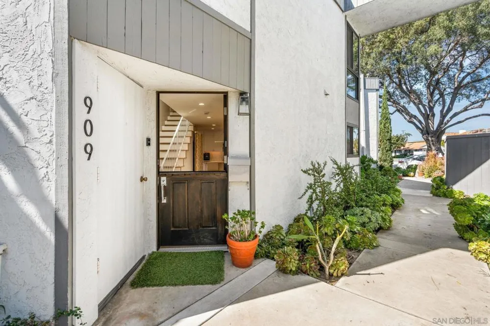 909 Olive Ave Coronado, CA 92118