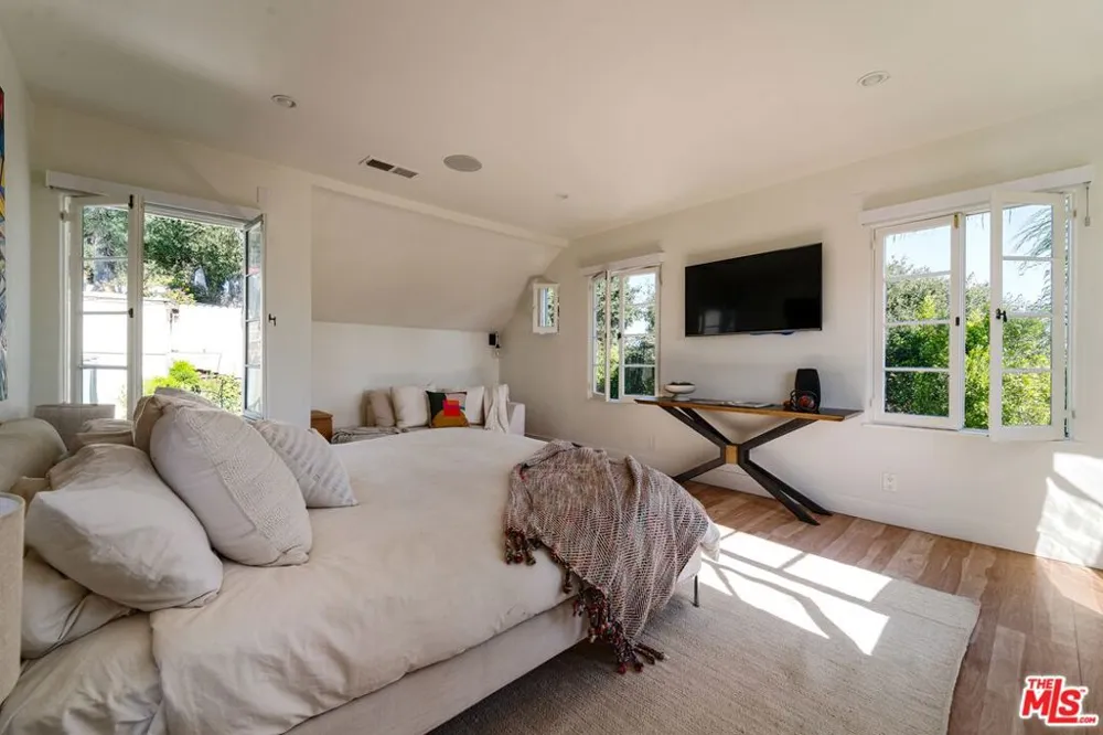 3001 Passmore Drive Los Angeles, CA 90068
