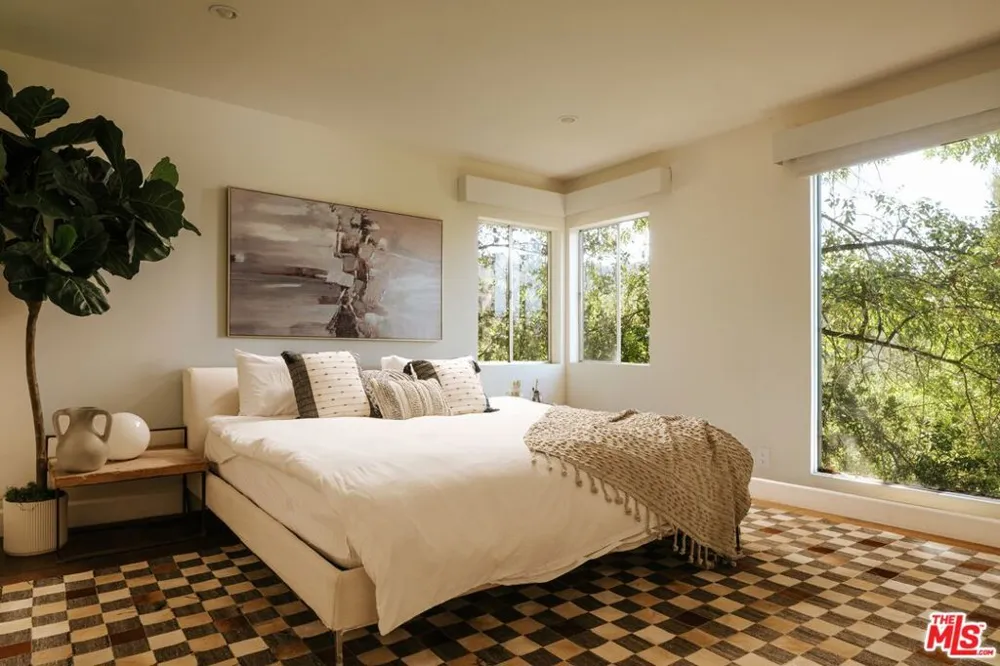 3001 Passmore Drive Los Angeles, CA 90068