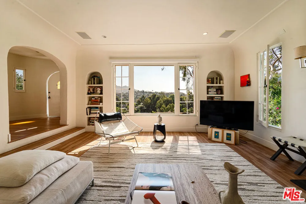 3001 Passmore Drive Los Angeles, CA 90068