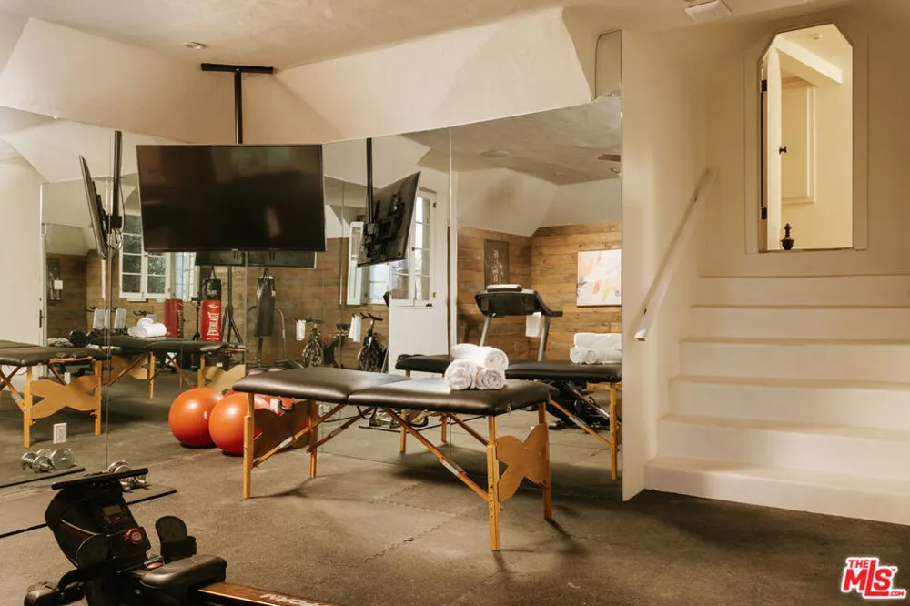 3001 Passmore Drive Los Angeles, CA 90068