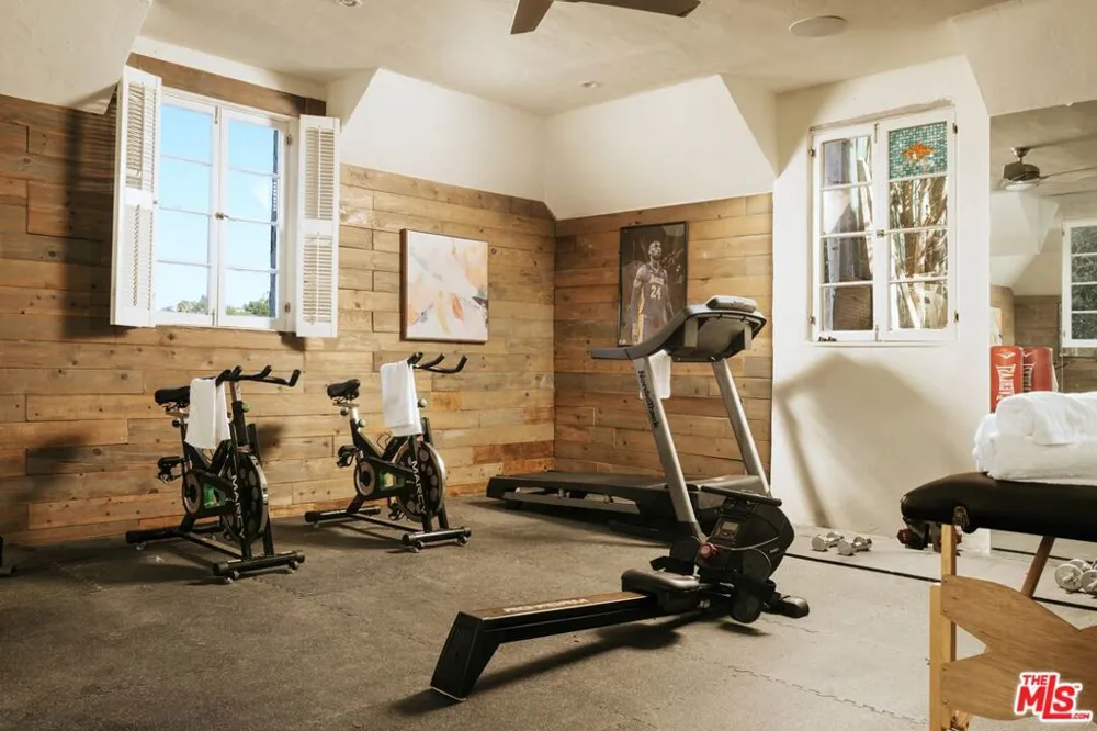 3001 Passmore Drive Los Angeles, CA 90068