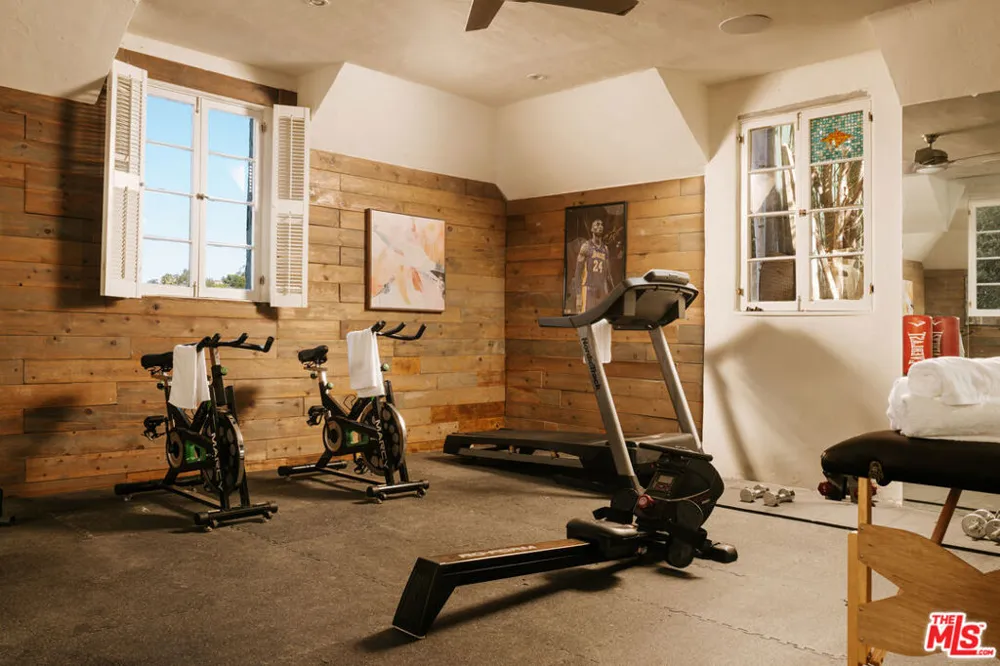 3001 Passmore Drive Los Angeles, CA 90068