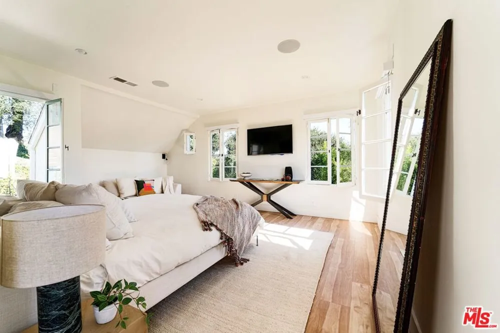 3001 Passmore Drive Los Angeles, CA 90068